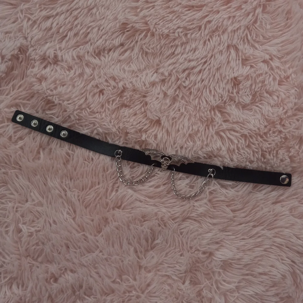 Avenge Sevenfold! Gothic choker with chains and winged skull! NWOT! - Picture 4 of 4